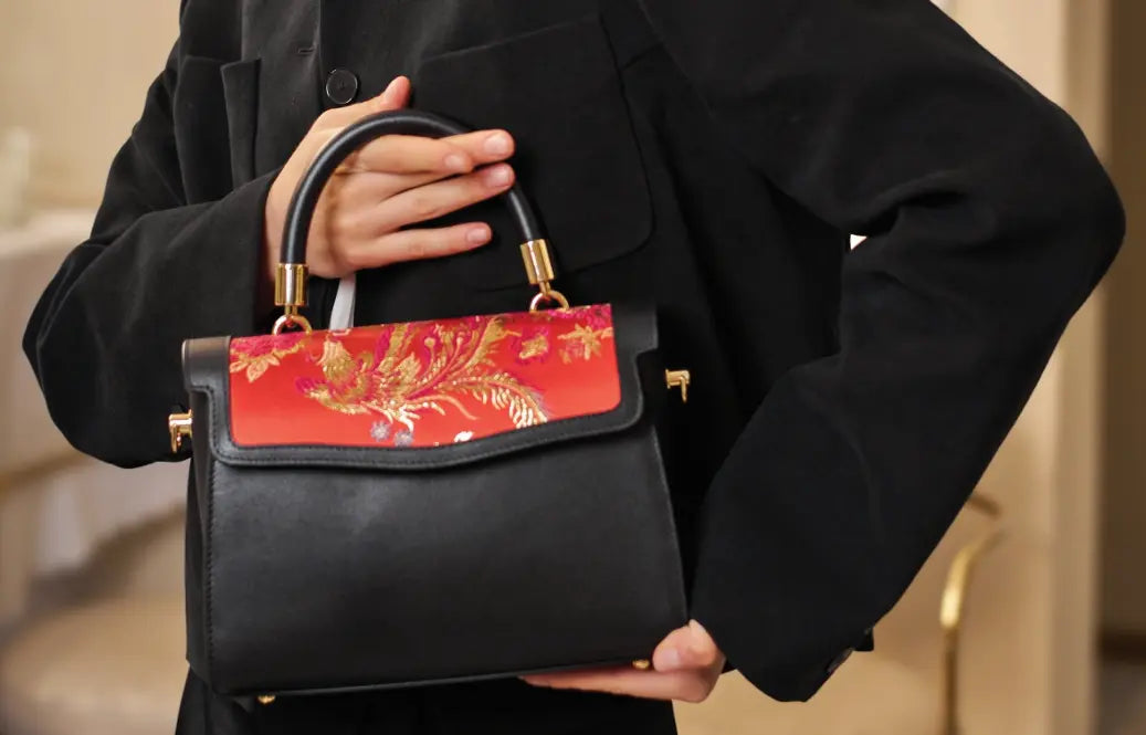 Phoenix Arc Bag – Crimson Phoenix Yun Jin | Limitierte Meisterwerk‑Edition sinodreams.ch