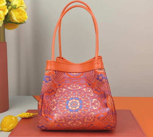 Phoenix Arc Bag – Brokat‑Tasche in Rot, handgefertigt, Luxus‑Design von Sinodreams