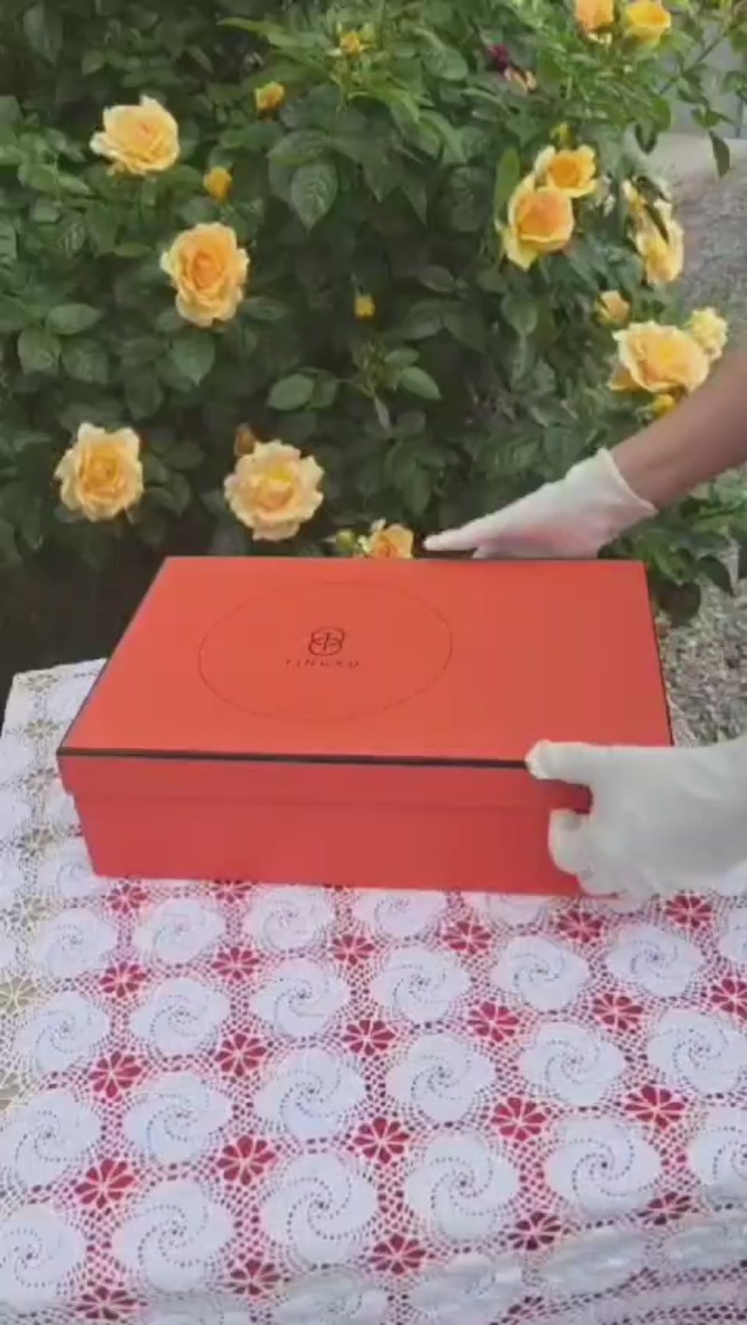 Entdecke die Kesi Silk Bag von Sinodreams – handgefertigt, luxuriös und einzigartig. Unboxing‑Video mit Premium‑Details, Seide & Eleganz.