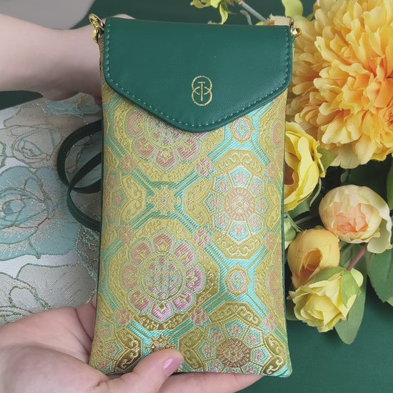 Sinodreams Celestial Arc Collection – kunstvoll gefertigte Brokat‑Handtaschen aus Premium‑PU‑Dünnleder mit goldenen Signature‑Details, leuchtenden Farben und hochwertiger Luxusverarbeitung.